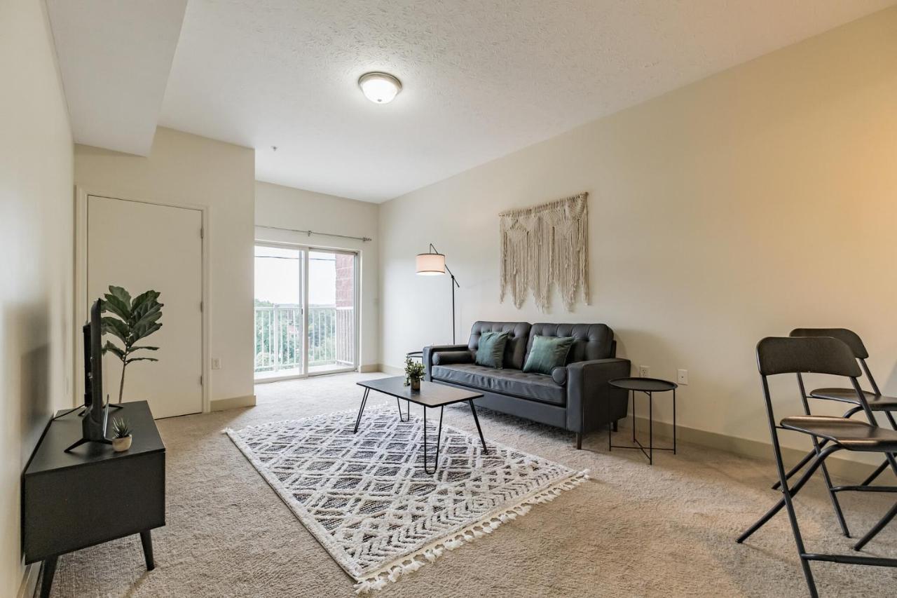 Frontdesk Portal Place Apts Oakland بيتسبرغ الغرفة الصورة